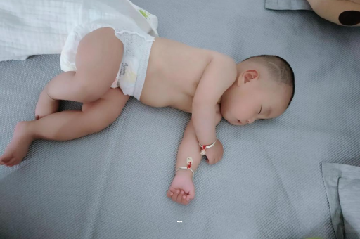 咸宁宝宝多久会抬头